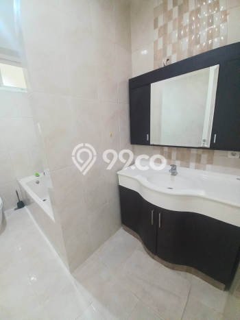 PILIHAN TEPAT! Rumah kawasan , 5 KT, Dekat Mall, Luas 650m2m² Bangunan 550m2m² PILIHAN TEPAT! Rumah kawasan , 5 KT, Dekat Mall, Luas 650m2m² Bangunan 550m2m²