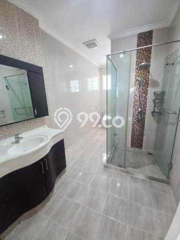 PILIHAN TEPAT! Rumah kawasan , 5 KT, Dekat Mall, Luas 650m2m² Bangunan 550m2m² PILIHAN TEPAT! Rumah kawasan , 5 KT, Dekat Mall, Luas 650m2m² Bangunan 550m2m²