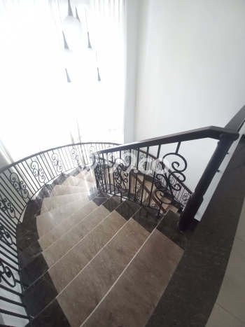 PILIHAN TEPAT! Rumah kawasan , 5 KT, Dekat Mall, Luas 650m2m² Bangunan 550m2m² PILIHAN TEPAT! Rumah kawasan , 5 KT, Dekat Mall, Luas 650m2m² Bangunan 550m2m²