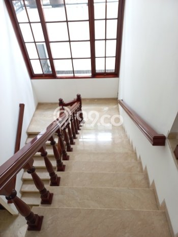 Rumah di Senopati, Dekat Tol, 4 KT, LT 650m² Bangunan 850m² Rumah di Senopati, Dekat Tol, 4 KT, LT 650m² Bangunan 850m²