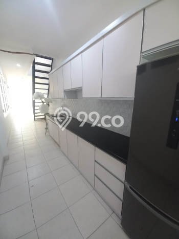 PILIHAN TEPAT! Rumah kawasan , 5 KT, Dekat Mall, Luas 650m2m² Bangunan 550m2m² PILIHAN TEPAT! Rumah kawasan , 5 KT, Dekat Mall, Luas 650m2m² Bangunan 550m2m²