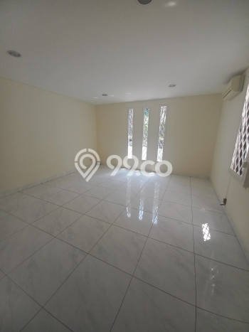 SPECIAL OFFER! Rumah area , 3 KM, Lingkungan Asri, LT 360m2m² Bangunan 500m2m² SPECIAL OFFER! Rumah area , 3 KM, Lingkungan Asri, LT 360m2m² Bangunan 500m2m²