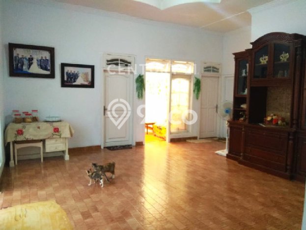 For Sale Rumah 6 Kamar Lokasi Strategis Nyaman dan Strategis di Kejaksan For Sale Rumah 6 Kamar Lokasi Strategis Nyaman dan Strategis di Kejaksan