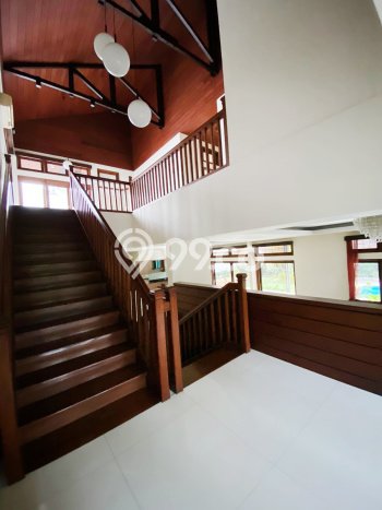 Rumah Luxury Modern Tanpa Renovasi di Kemang Jakarta Selatan Rumah Luxury Modern Tanpa Renovasi di Kemang Jakarta Selatan