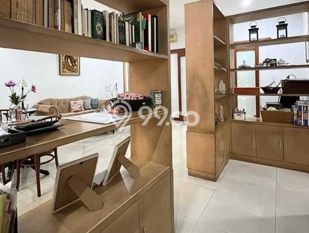 Ready to Use! Luxury House LT 340m2 Desain Modern di Gandaria Ready to Use! Luxury House LT 340m2 Desain Modern di Gandaria