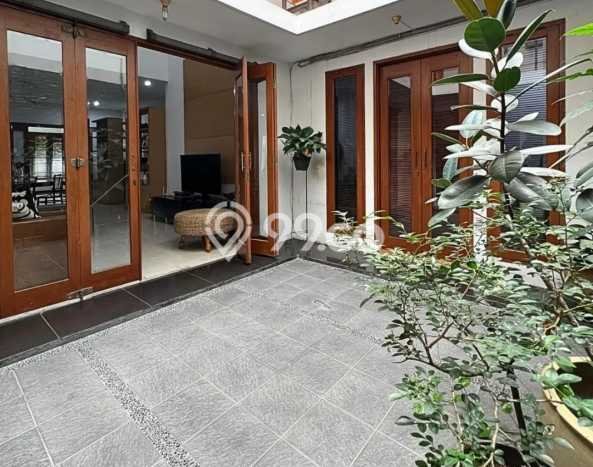 Ready to Use! Luxury House LT 340m2 Desain Modern di Gandaria Ready to Use! Luxury House LT 340m2 Desain Modern di Gandaria