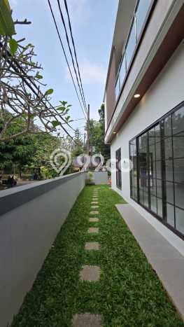 Hunian Mewah LB 143m2 Siap Huni Desain Elegan di Bintaro, Tangerang Selatan Hunian Mewah LB 143m2 Siap Huni Desain Elegan di Bintaro, Tangerang Selatan