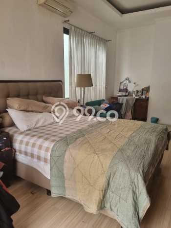 Hunian Elit LB 200m2 Siap Huni Desain Elegan di Bintaro, Tangerang Selatan Hunian Elit LB 200m2 Siap Huni Desain Elegan di Bintaro, Tangerang Selatan