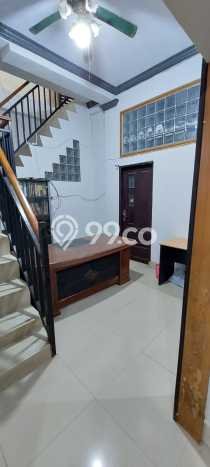 Rumah Terawat LT 128m² / LB 230m² di Kawasan Bisnis Rappocini, Makassar Rumah Terawat LT 128m² / LB 230m² di Kawasan Bisnis Rappocini, Makassar