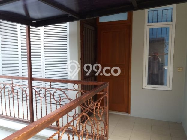 Rumah Nyaman dengan 4 Kamar Tidur di Kawasan Citra Grand, Jakarta Timur Rumah Nyaman dengan 4 Kamar Tidur di Kawasan Citra Grand, Jakarta Timur