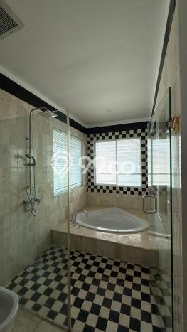 For Sale! Luxury House LT 302m2 Desain Elegan di Raffles Hills For Sale! Luxury House LT 302m2 Desain Elegan di Raffles Hills