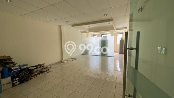 Ruko Dijual di Prime Area Jakarta Barat Luas 334m2 Ruko Dijual di Prime Area Jakarta Barat Luas 334m2