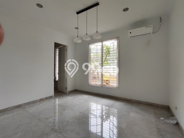 Rumah Elit LB 600m2 Siap Huni Desain Elegan di Permata Buana, Jakarta Barat Rumah Elit LB 600m2 Siap Huni Desain Elegan di Permata Buana, Jakarta Barat