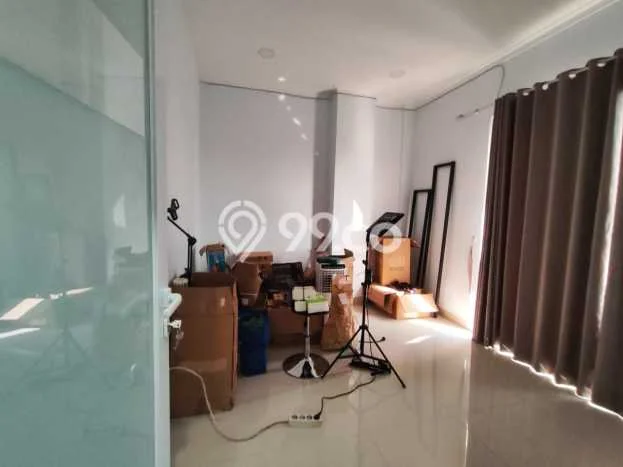 Ruko Dijual Lokasi Emas di Kembangan Luas 330m2 Ruko Dijual Lokasi Emas di Kembangan Luas 330m2