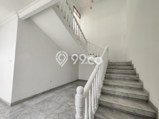 Rumah Elit LB 600m2 Siap Huni Desain Elegan di Permata Buana, Jakarta Barat Rumah Elit LB 600m2 Siap Huni Desain Elegan di Permata Buana, Jakarta Barat