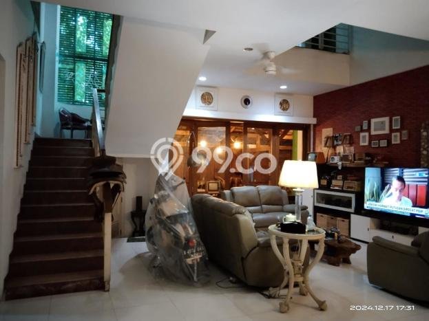Rumah Mewah LB 450m2 Siap Huni Desain Elegan di Puri Indah, Jakarta Barat Rumah Mewah LB 450m2 Siap Huni Desain Elegan di Puri Indah, Jakarta Barat