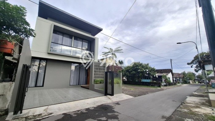For Sale Rumah 3 Kamar Lokasi Strategis Nyaman dan Strategis di Ngaglik For Sale Rumah 3 Kamar Lokasi Strategis Nyaman dan Strategis di Ngaglik