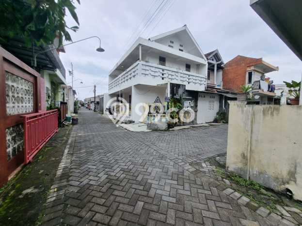 For Sale Rumah 4 Kamar Lokasi Ideal Bagus dan Strategis di Depok For Sale Rumah 4 Kamar Lokasi Ideal Bagus dan Strategis di Depok