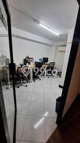 Ruko disewakan di Serpong Tangerang Selatan dengan luas bangunan 684m2 Ruko disewakan di Serpong Tangerang Selatan dengan luas bangunan 684m2