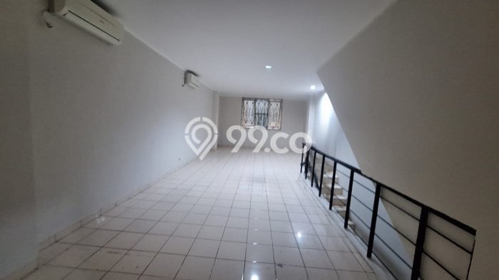 For Rent Ruko Strategis di BSD, Luas 162m2m², Area Ramai For Rent Ruko Strategis di BSD, Luas 162m2m², Area Ramai