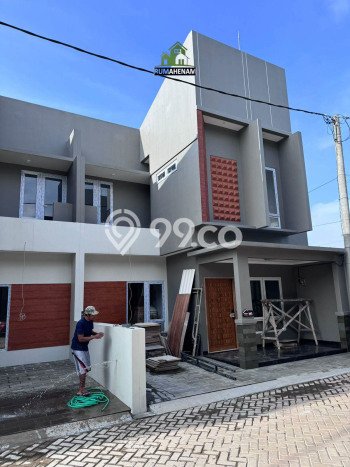 For Sale Rumah 4 Kamar Lokasi Ideal Bagus dan Strategis di Limo For Sale Rumah 4 Kamar Lokasi Ideal Bagus dan Strategis di Limo