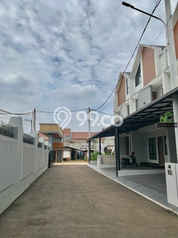 Rumah Mewah LB 90m2 Siap Pakai Desain Elegan di Cinangka, Depok Rumah Mewah LB 90m2 Siap Pakai Desain Elegan di Cinangka, Depok