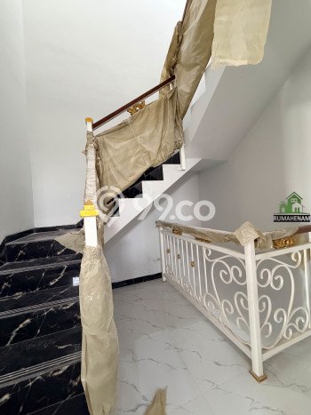 For Sale Rumah 5 Kamar Lokasi Ideal Nyaman dan Strategis di Limo For Sale Rumah 5 Kamar Lokasi Ideal Nyaman dan Strategis di Limo