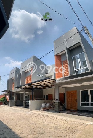For Sale Rumah 4 Kamar Lokasi Ideal Bagus dan Strategis di Limo For Sale Rumah 4 Kamar Lokasi Ideal Bagus dan Strategis di Limo