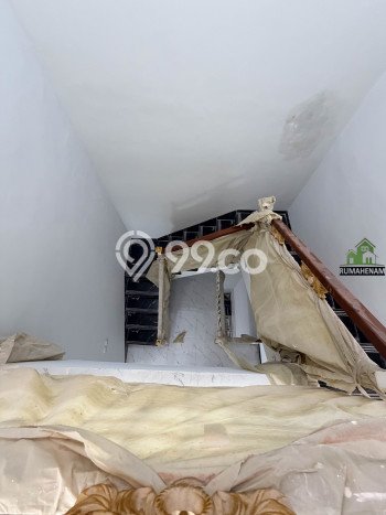 For Sale Rumah 5 Kamar Lokasi Ideal Nyaman dan Strategis di Limo For Sale Rumah 5 Kamar Lokasi Ideal Nyaman dan Strategis di Limo