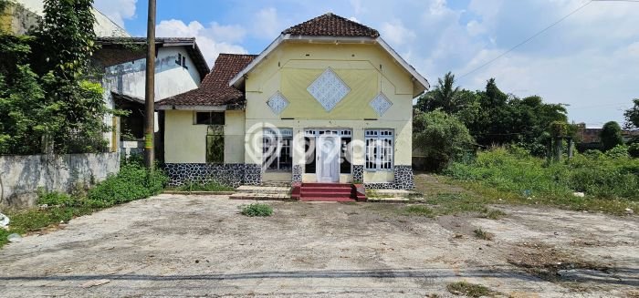 Rumah Elit Modern Tanpa Renovasi di Ungaran Semarang Rumah Elit Modern Tanpa Renovasi di Ungaran Semarang
