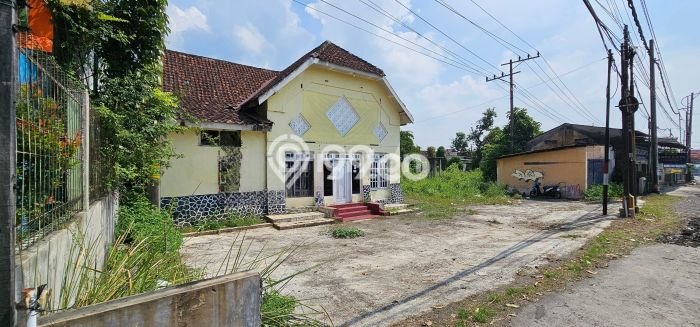 Rumah Elit Modern Tanpa Renovasi di Ungaran Semarang Rumah Elit Modern Tanpa Renovasi di Ungaran Semarang