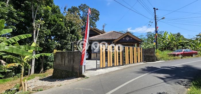 For Sale Rumah 4 Kamar Lokasi Ideal Nyaman dan Strategis di Tingkir For Sale Rumah 4 Kamar Lokasi Ideal Nyaman dan Strategis di Tingkir