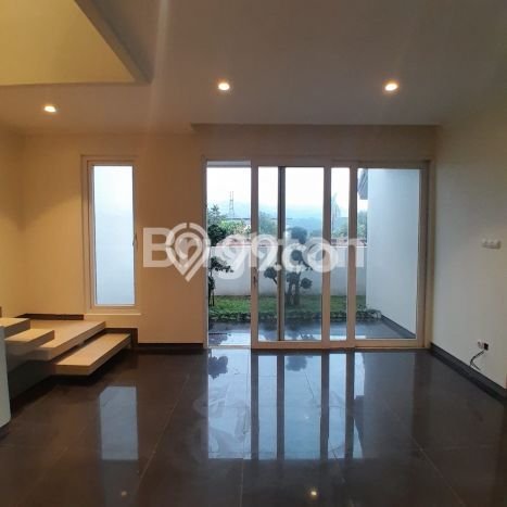 Dijual Cepat Rumah Bagus Siap Huni LB 550m2 di Ungaran Barat, Semarang Dijual Cepat Rumah Bagus Siap Huni LB 550m2 di Ungaran Barat, Semarang