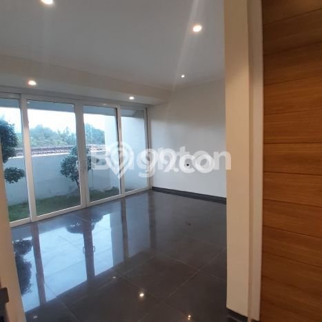 Dijual Cepat Rumah Bagus Siap Huni LB 550m2 di Ungaran Barat, Semarang Dijual Cepat Rumah Bagus Siap Huni LB 550m2 di Ungaran Barat, Semarang