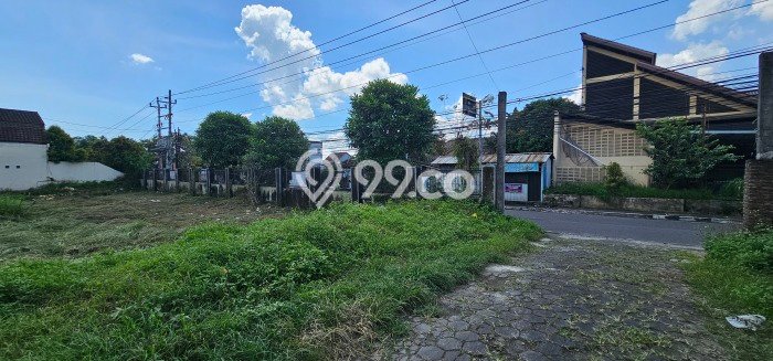Lahan Dijual Lokasi Strategis di Semarang dengan Luas 2400m2 Lahan Dijual Lokasi Strategis di Semarang dengan Luas 2400m2