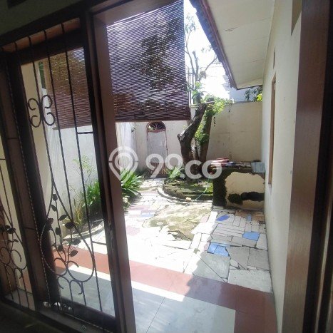 Rumah Nyaman di Arcamanik, Bandung, LT 240m2m² LB 200m2m² Rumah Nyaman di Arcamanik, Bandung, LT 240m2m² LB 200m2m²