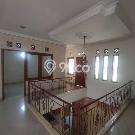 Rumah Nyaman di Arcamanik, Bandung, LT 240m2m² LB 200m2m² Rumah Nyaman di Arcamanik, Bandung, LT 240m2m² LB 200m2m²