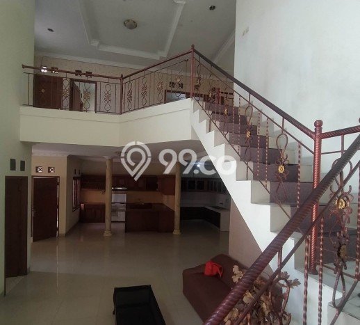 Rumah Nyaman di Arcamanik, Bandung, LT 240m2m² LB 200m2m² Rumah Nyaman di Arcamanik, Bandung, LT 240m2m² LB 200m2m²