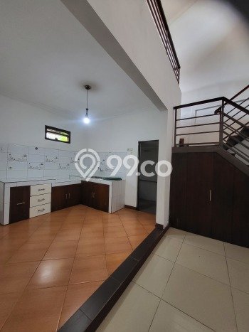 Rumah Asri area Arcamanik, 2 KM, Area Strategis, Luas 147m2m² LB 170m2m² Rumah Asri area Arcamanik, 2 KM, Area Strategis, Luas 147m2m² LB 170m2m²