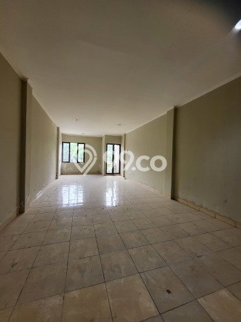 Ruko Lokasi Strategis Kawasan , Luas 240m2m², Disewakan Ruko Lokasi Strategis Kawasan , Luas 240m2m², Disewakan