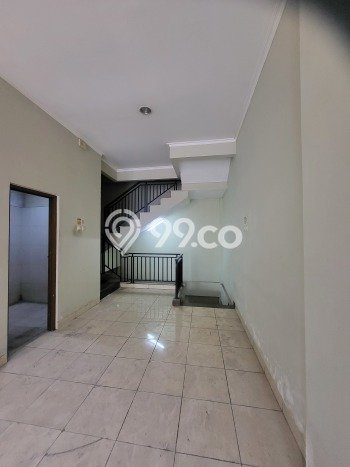 Ruko Lokasi Strategis Kawasan , Luas 240m2m², Disewakan Ruko Lokasi Strategis Kawasan , Luas 240m2m², Disewakan