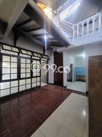 Rumah Strategis kawasan Antapani, 3 KM, Lingkungan Tenang, Luas 240m2m² Bangunan 320m2m² Rumah Strategis kawasan Antapani, 3 KM, Lingkungan Tenang, Luas 240m2m² Bangunan 320m2m²