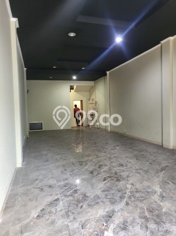 Ruko Lokasi Strategis Kawasan , Luas 240m2m², Disewakan Ruko Lokasi Strategis Kawasan , Luas 240m2m², Disewakan