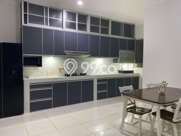 EXCLUSIVE OFFER! Rumah di Grand Wisata, 4 KT, Lingkungan Elite, LT 200m2m² Bangunan 350m2m² EXCLUSIVE OFFER! Rumah di Grand Wisata, 4 KT, Lingkungan Elite, LT 200m2m² Bangunan 350m2m²