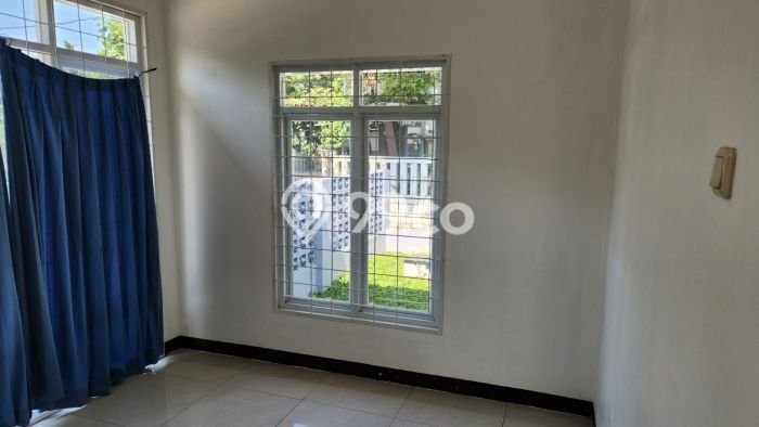 Rumah di Antapani, 2 KT, Konsep Modern, LT 393m2m² LB 70m2m² Rumah di Antapani, 2 KT, Konsep Modern, LT 393m2m² LB 70m2m²