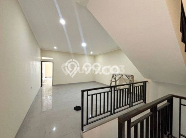 Ruko Kawasan Burangrang, Luas 300m2m², Disewakan, Pusat Komersial, Ready Operasional Ruko Kawasan Burangrang, Luas 300m2m², Disewakan, Pusat Komersial, Ready Operasional