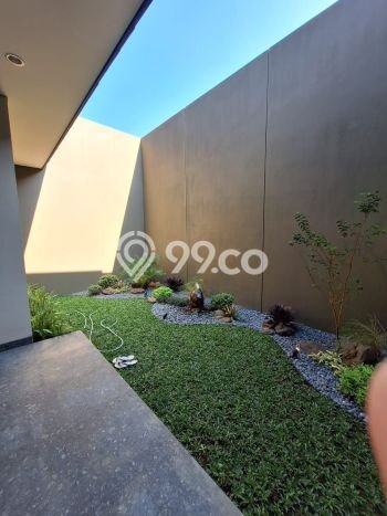 Rumah Mewah LB 235m2 Siap Pakai Desain Elegan di Singgasana, Bandung Rumah Mewah LB 235m2 Siap Pakai Desain Elegan di Singgasana, Bandung