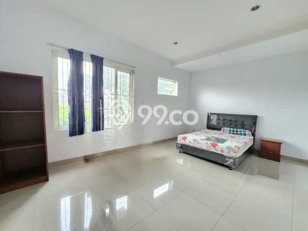 Disewakan! Rumah 3 Kamar Tidur &
4 Kamar Mandi di Mekar Wangi, Bandung Disewakan! Rumah 3 Kamar Tidur &
4 Kamar Mandi di Mekar Wangi, Bandung