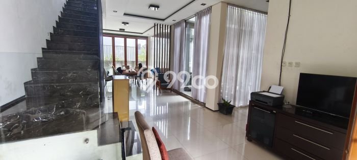 Ready to Use! Premium House LT 287m2 Desain Elegan di mekar wangi Ready to Use! Premium House LT 287m2 Desain Elegan di mekar wangi