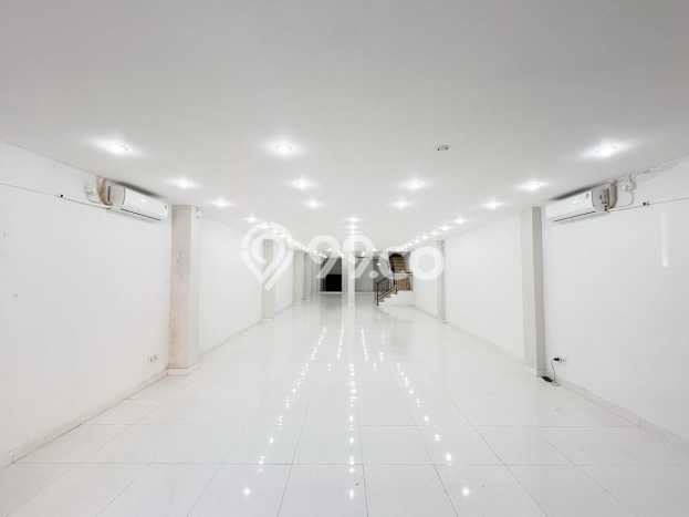 Ruko Premium di , Luas 370m2m², Kawasan Komersial, Lokasi Ramai Ruko Premium di , Luas 370m2m², Kawasan Komersial, Lokasi Ramai